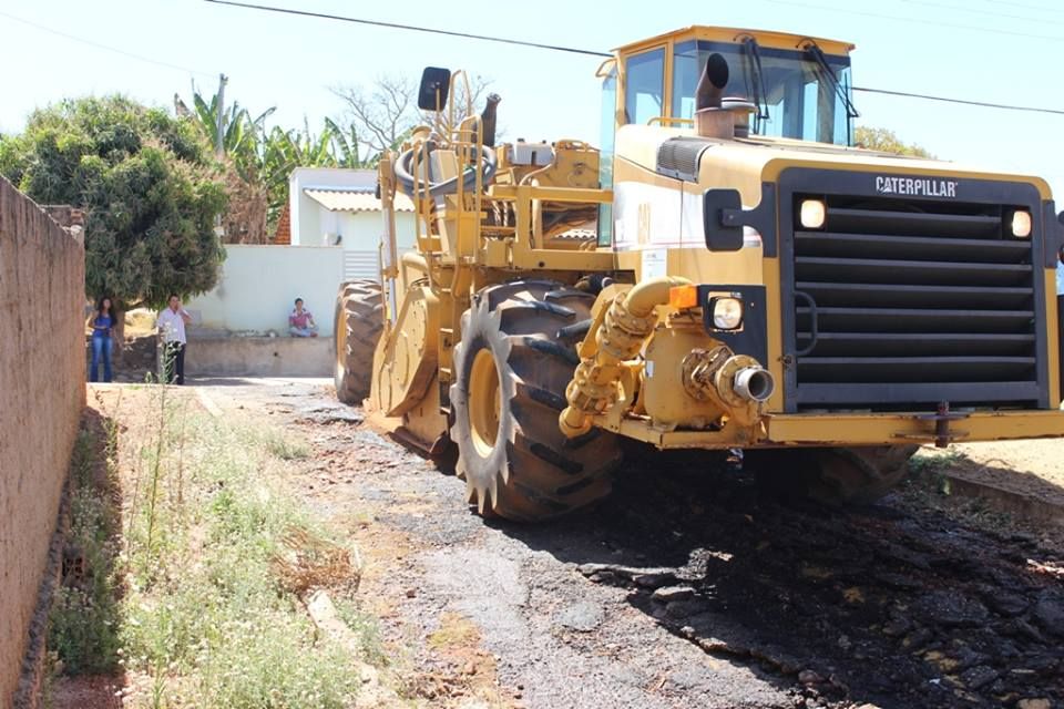 Reciclagem e Implantação - Ruas de Paraúna (2017)